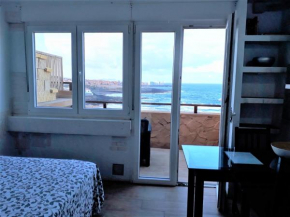 One room flat at the beach near house 